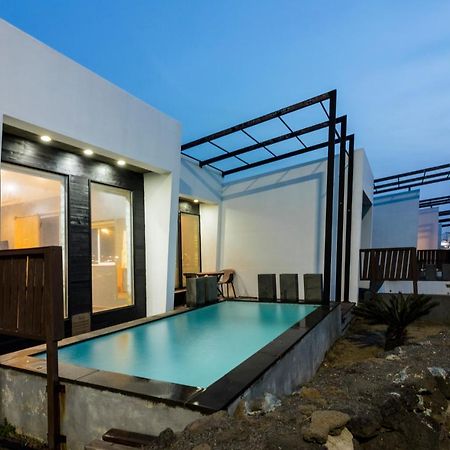 Aqua Beautique Poolvilla เมืองเชจู ภายนอก รูปภาพ