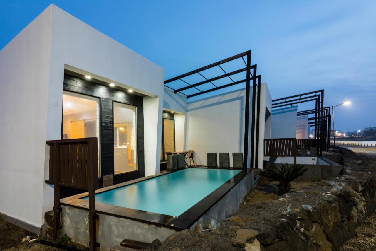 Aqua Beautique Poolvilla เมืองเชจู ภายนอก รูปภาพ