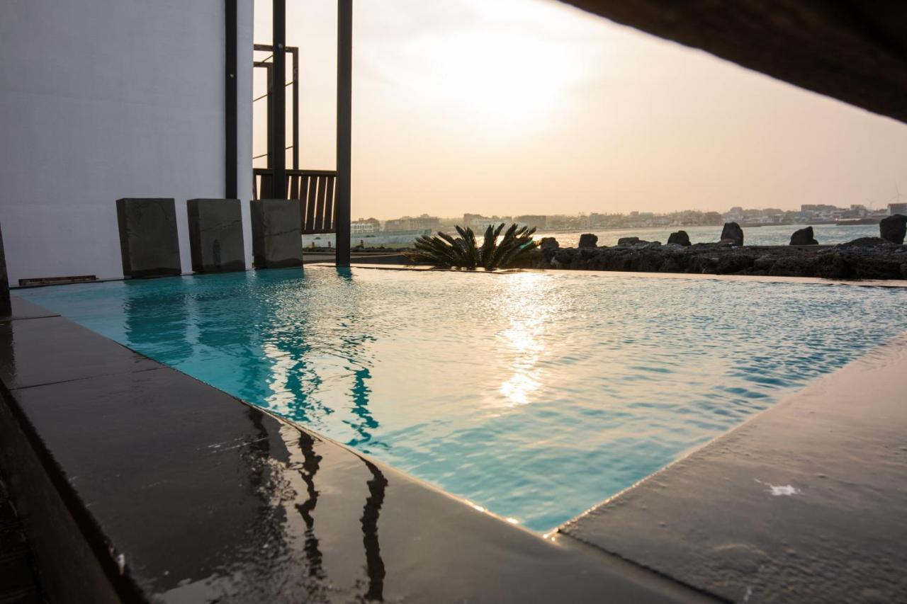 Aqua Beautique Poolvilla เมืองเชจู ภายนอก รูปภาพ
